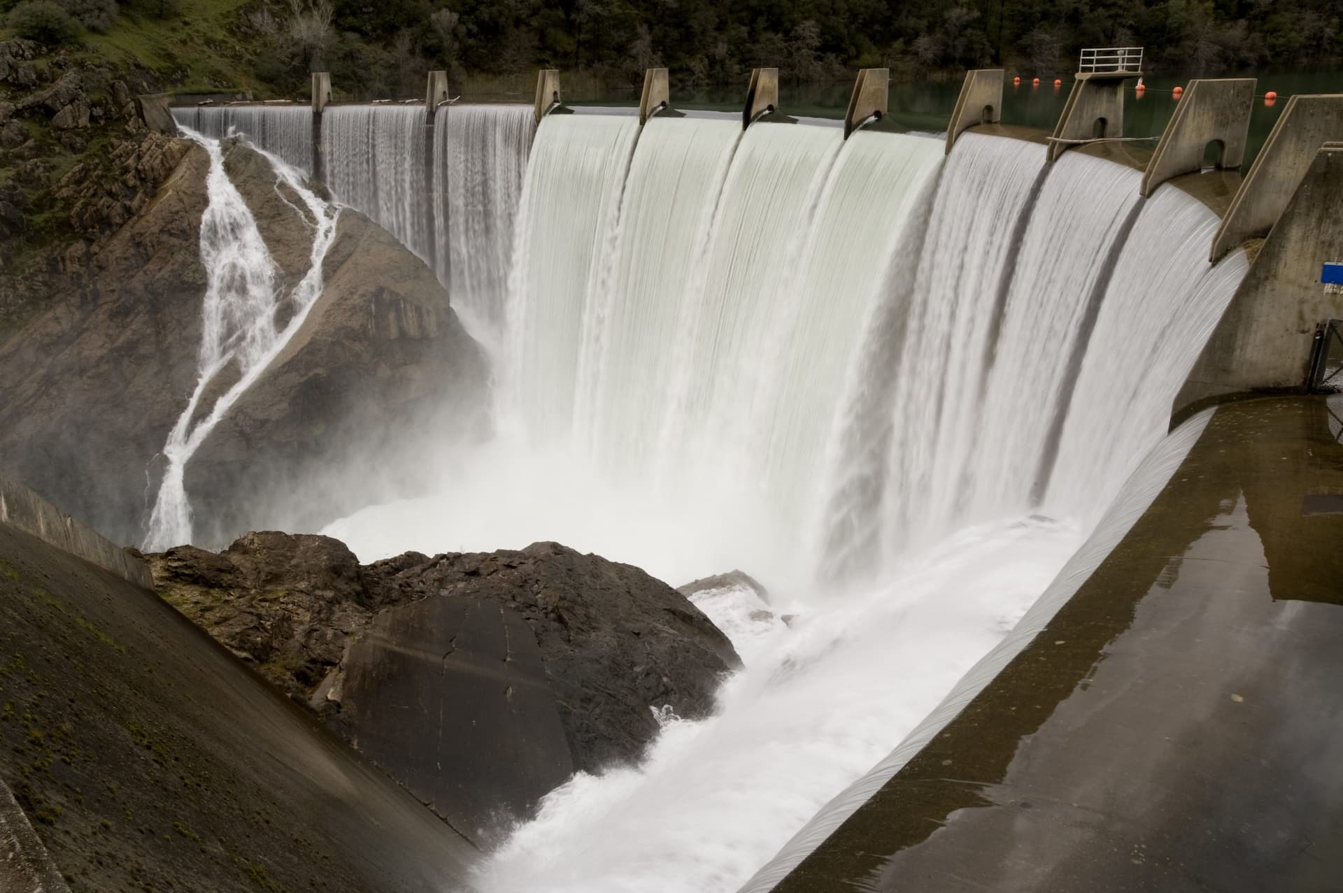 Dams and basins photo